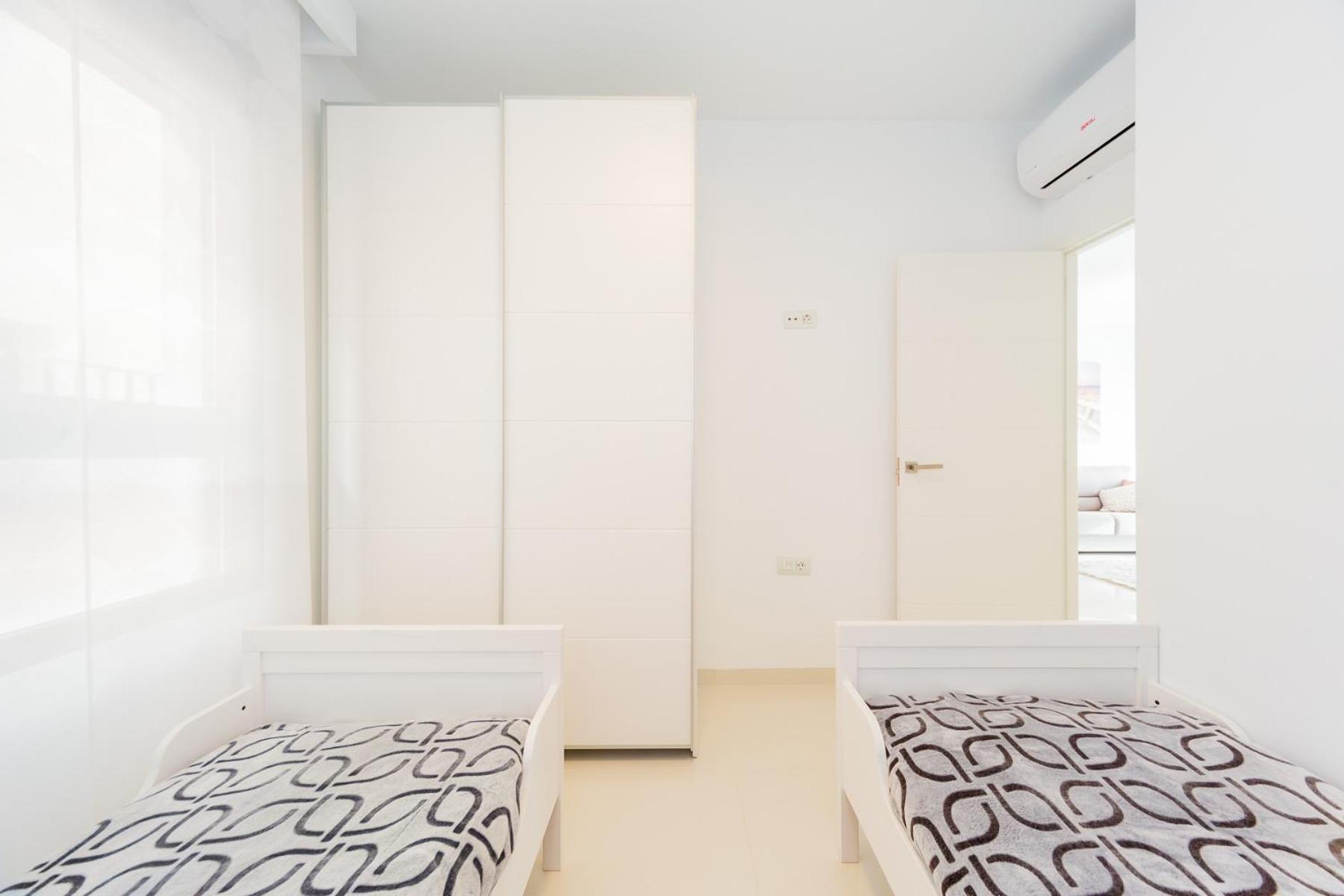 Luxurious 2 Bedroom Apartment Near The Beach Torre de la Horadada 客房 照片